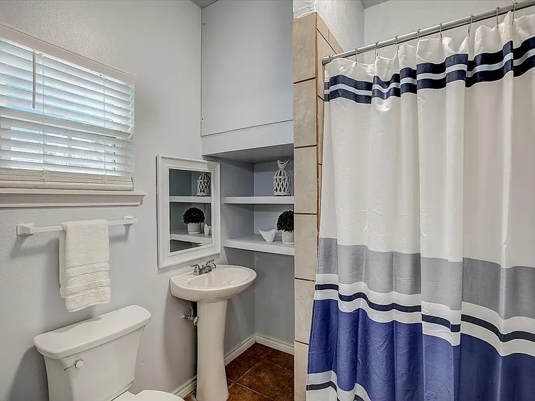 1603B Wilson St — Photo 11