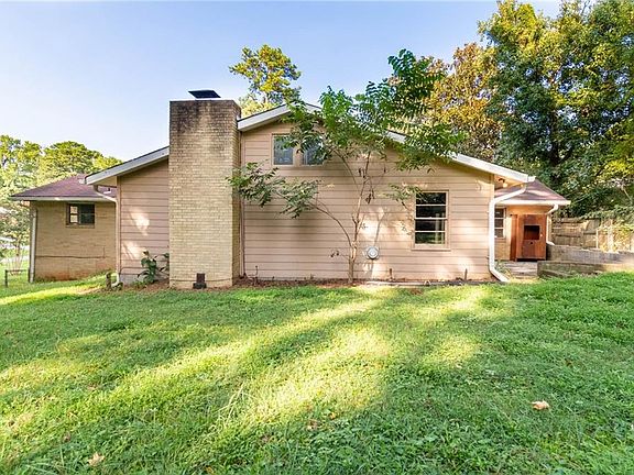 5th image of 2570 Johnson Dr