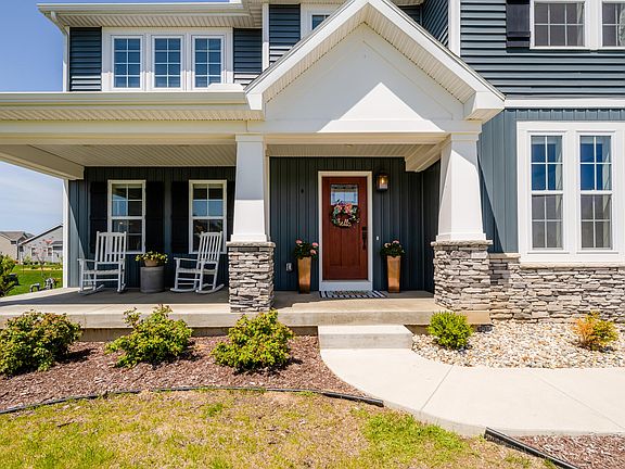 3rd image of 6070 Blackhawk Ct