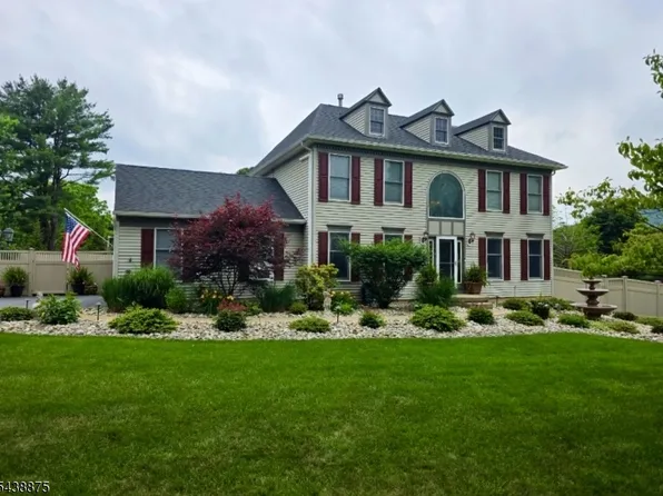 2 Saint Andrews Dr, Washington Twp., NJ 07882