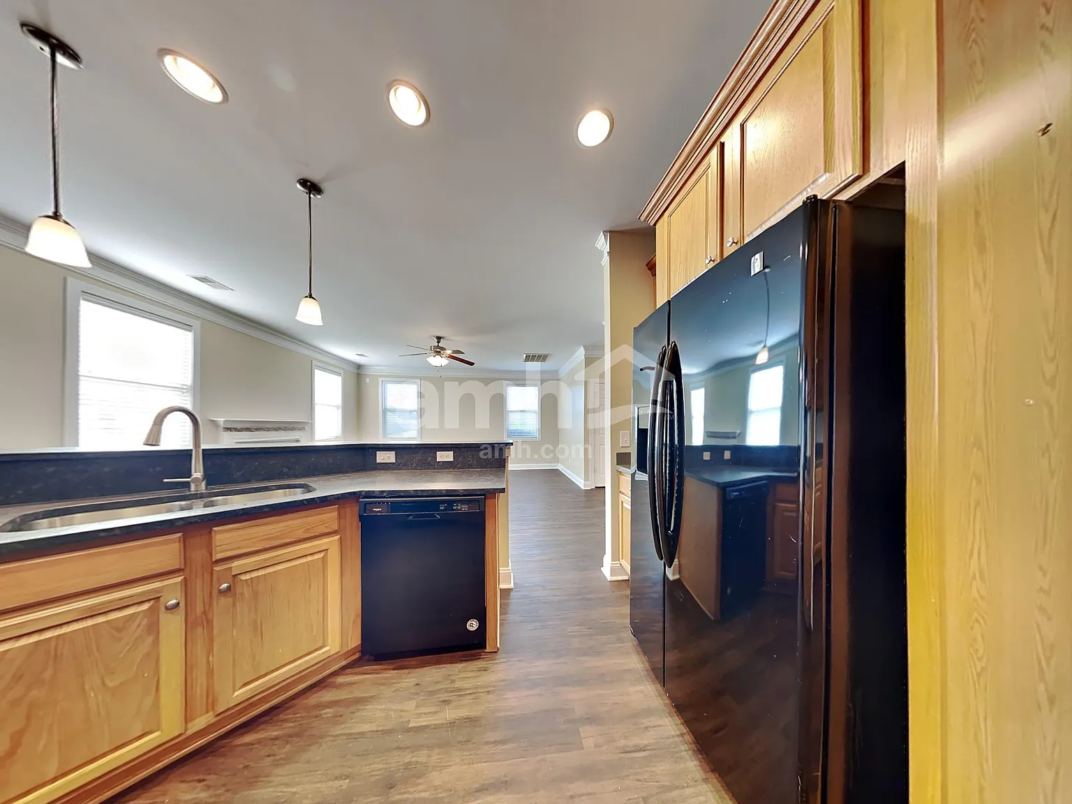 4 bed, 2.5 bath, 2619 sqft, $2,615 — Photo 4