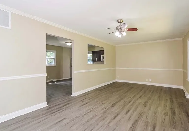 1233 S Lawler Ave — Photo 1