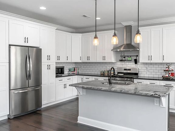 3rd image of 1734 Seven Pines Ln