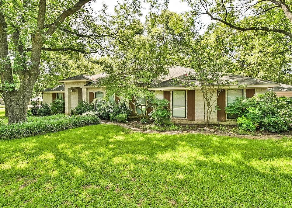 1st image of 9017 N Longwood Dr