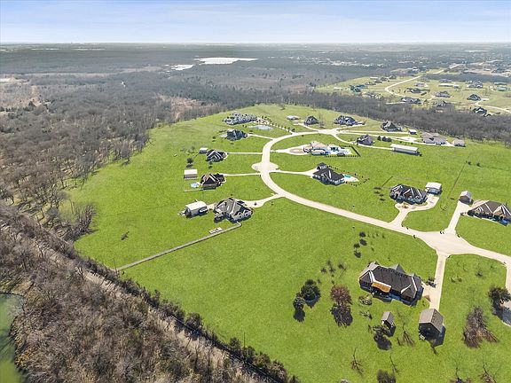 5th image of 649 Horseshoe Bnd