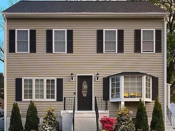 4 Peaslee Ter, Methuen, MA 01844