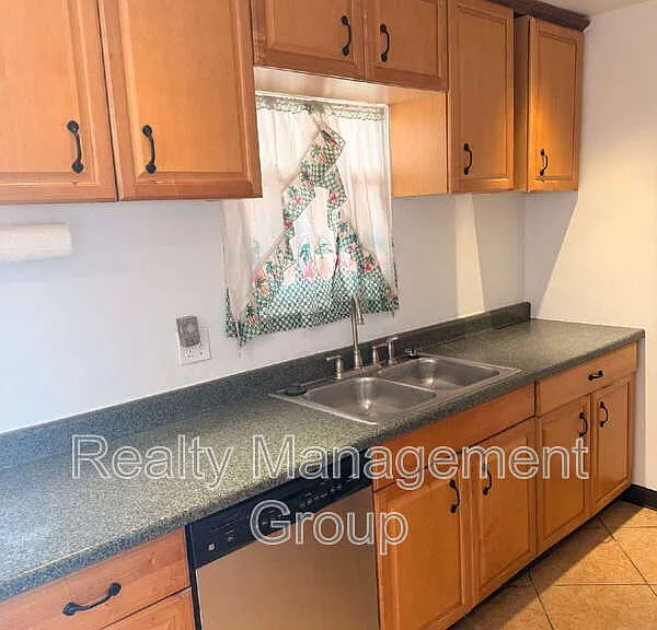 98 E Palomar St — Photo 9