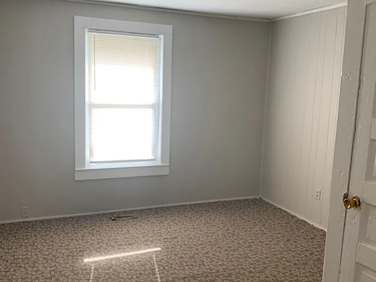 207 Erwin Ave — Photo 8