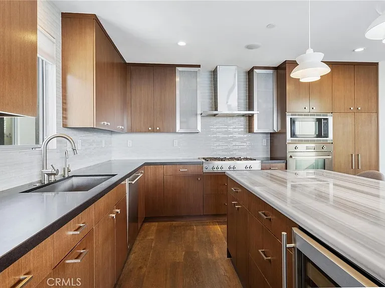 726 Loma Dr — Photo 10