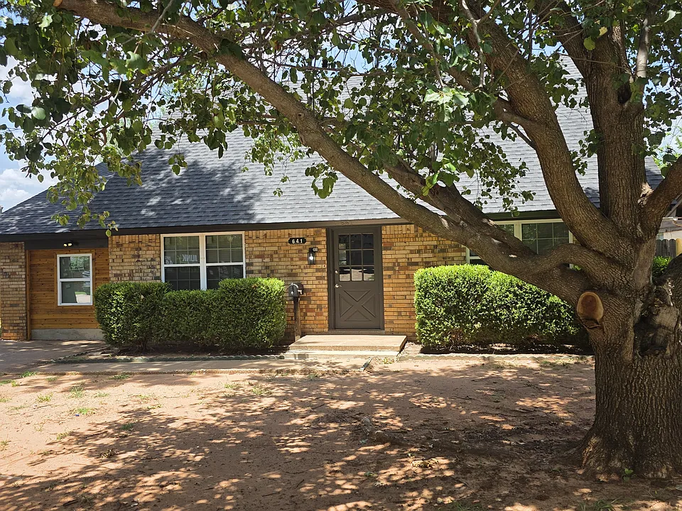 641 Redstone Ave