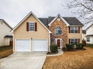 1296 Labrador Ln, Riverdale, GA