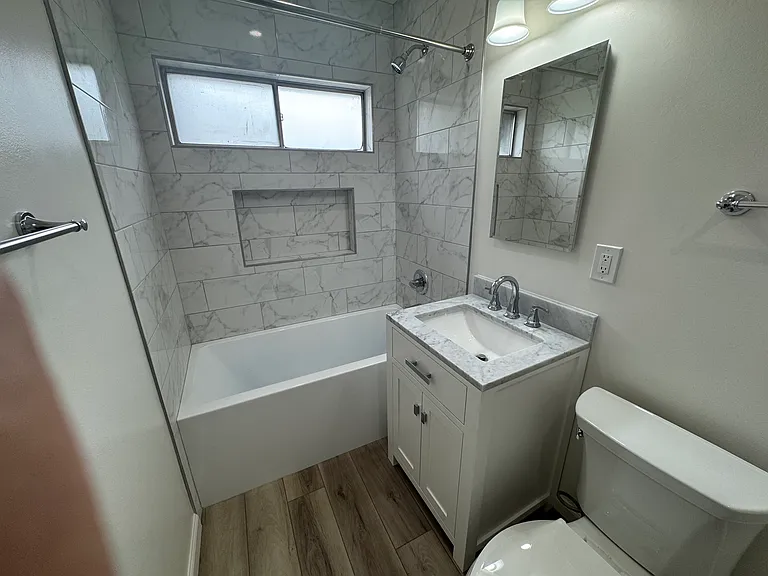 Crestwood Apartments — Photo 16