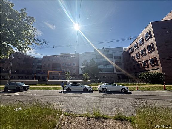 3rd image of 309 Maple St