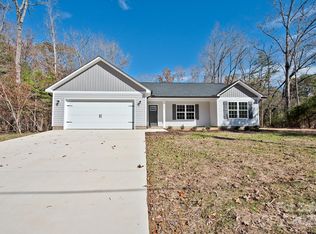 872 Roxboro Dr, Mount Gilead, NC 27306