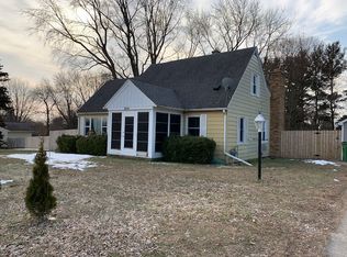 2014 Rosewood St, Jenison, MI 49428
