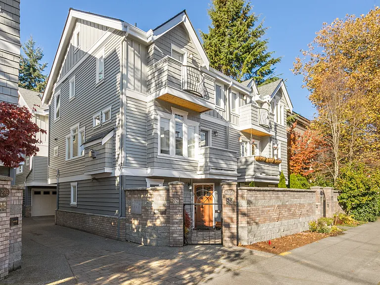 1133 10th Ave E #A — Photo 1