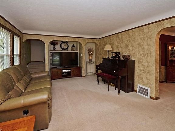 3rd image of 5432 Wellesley Ave