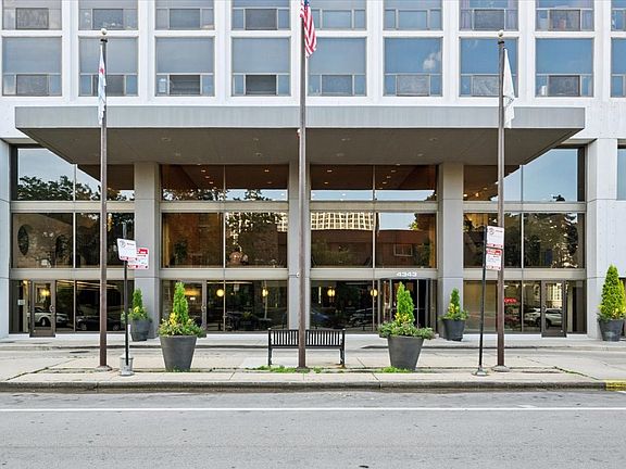 2nd image of 4343 N Clarendon Ave APT 1809