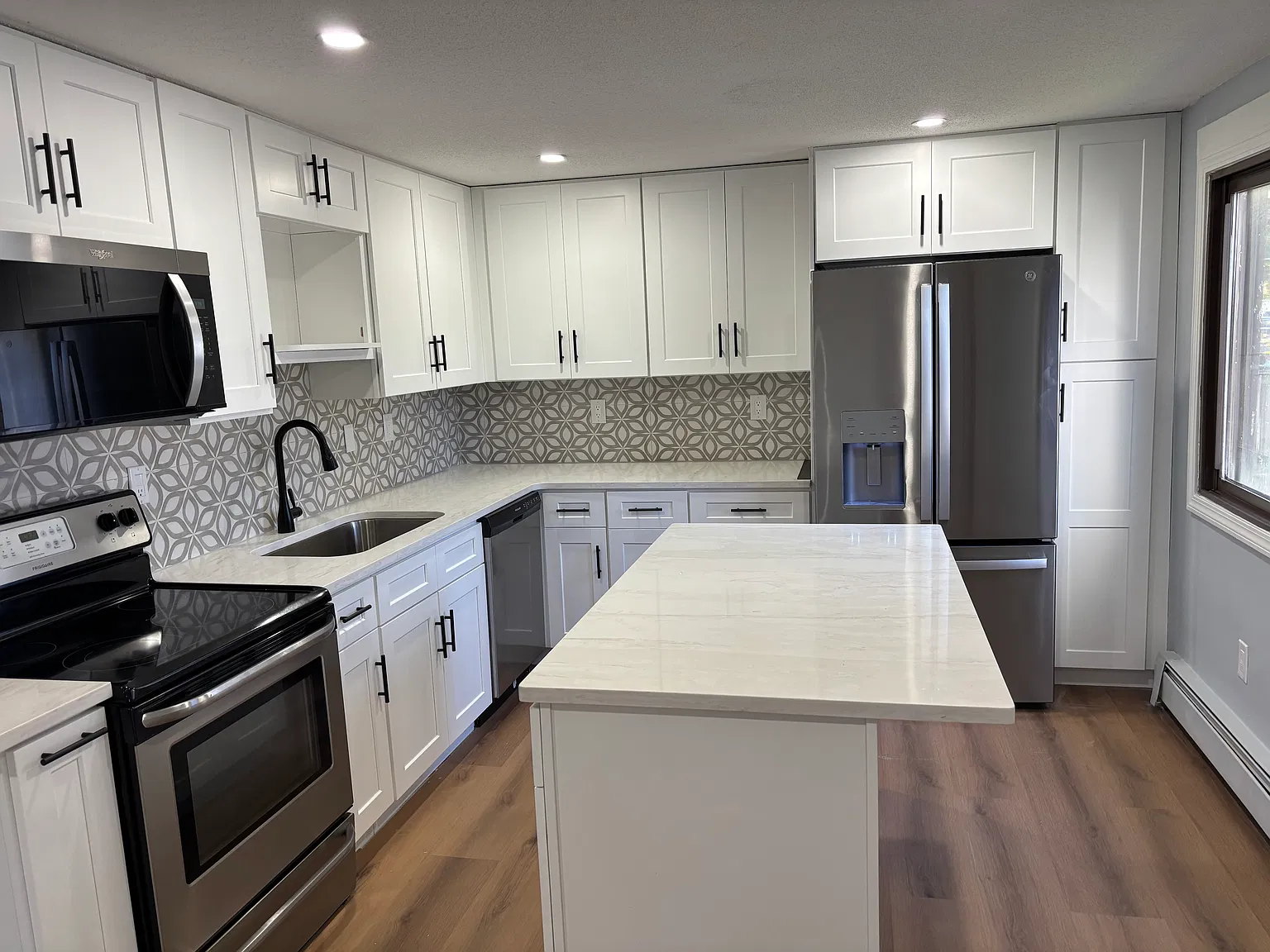 271 Humphrey St — Photo 1