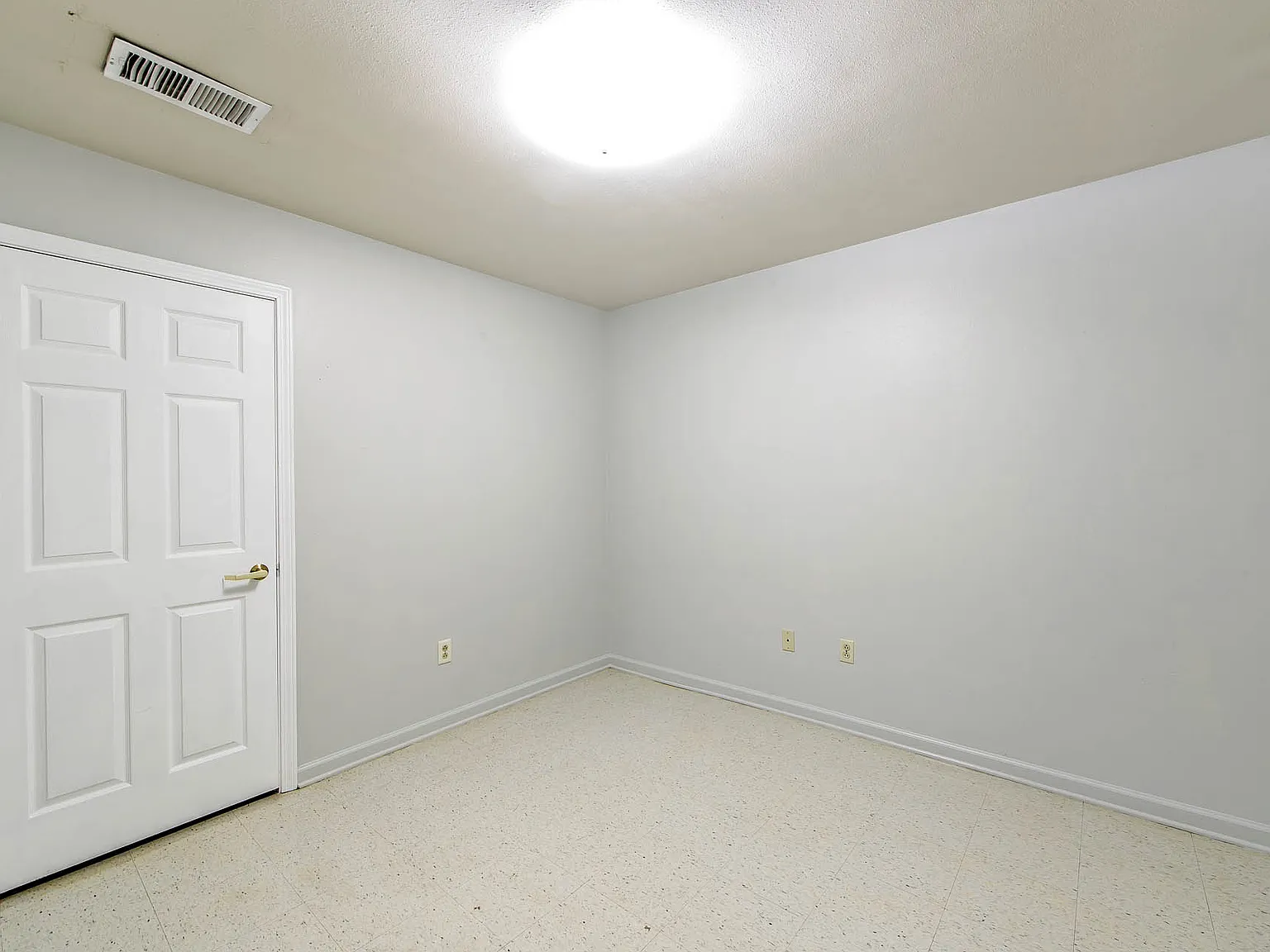 1200 Louise St — Photo 1