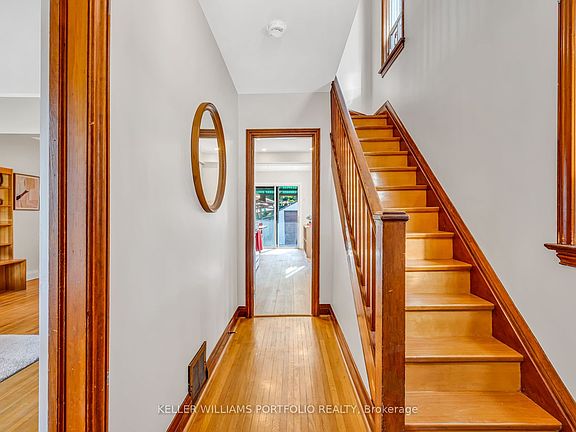 4th image of 210 Bicknell Ave