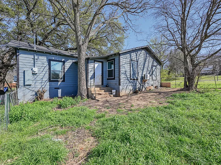 1131 W Johnson St — Photo 15