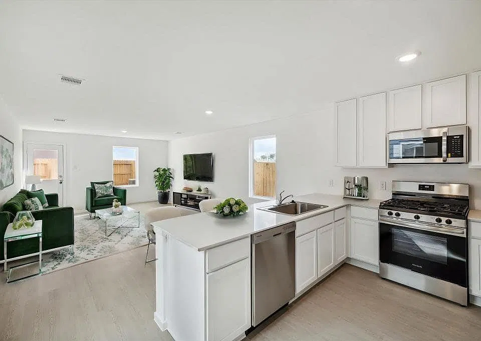 18246 Via Aurelia Dr