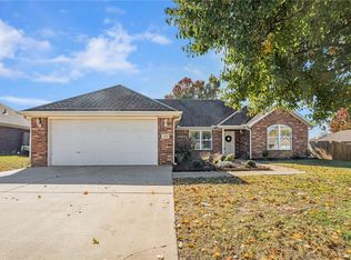 132 Fox Run Cir, Centerton, AR 72719