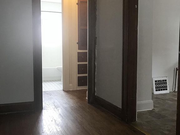 5th image of 2915 Northwood Ave