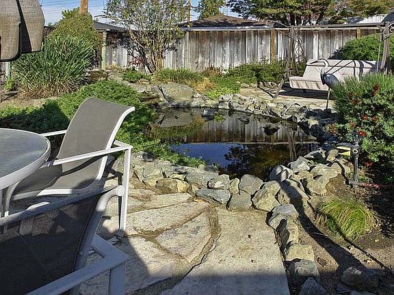 4th image of 3607 Justine Dr