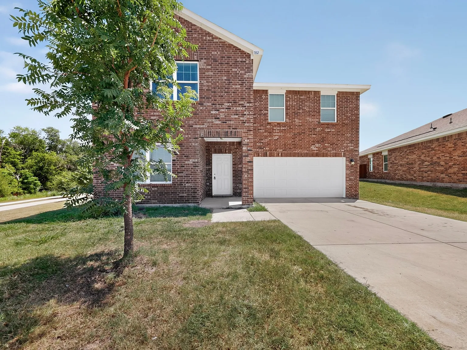 5 bed, 2772 sqft, $2,350 — Photo 2