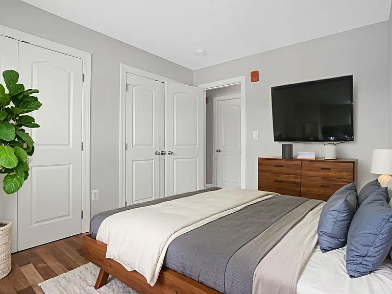 911 Kennedy St NW #11B — Photo 4