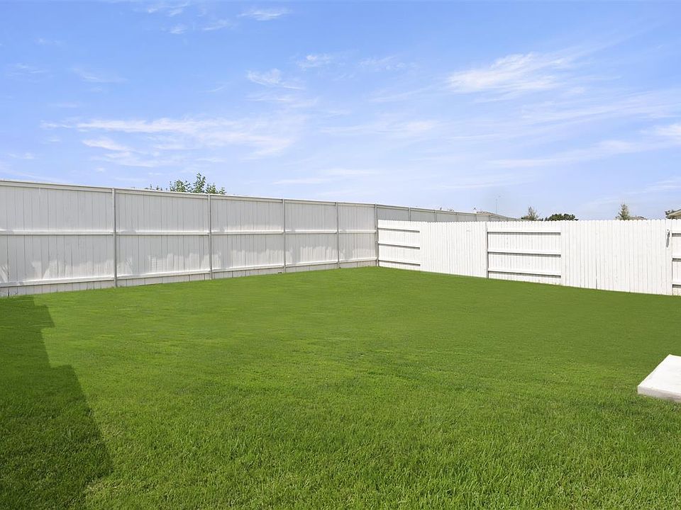 2nd image of 230 Heritage Mill Trl