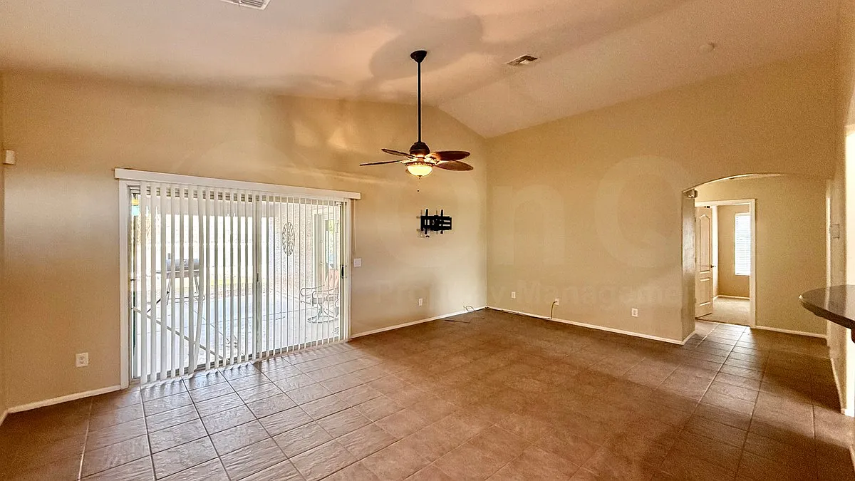 3 bed, 2.0 bath, 1612 sqft, $1,500 — Photo 3