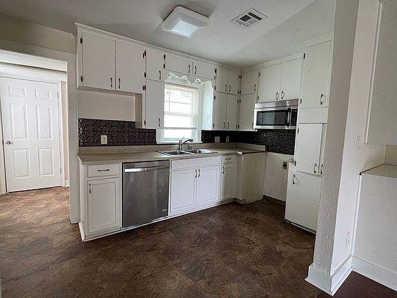 3rd image of 1601 NW Bell Ave