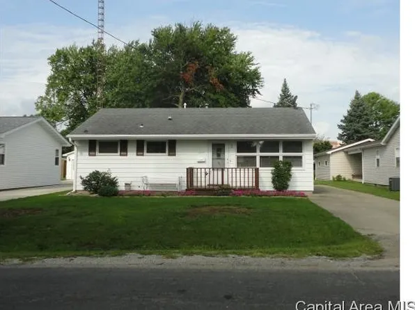 1219 N Lawrence Ave, Taylorville, IL 62568