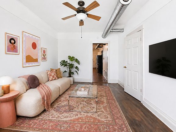 3rd image of 1532 N Greenview Ave APT 1F
