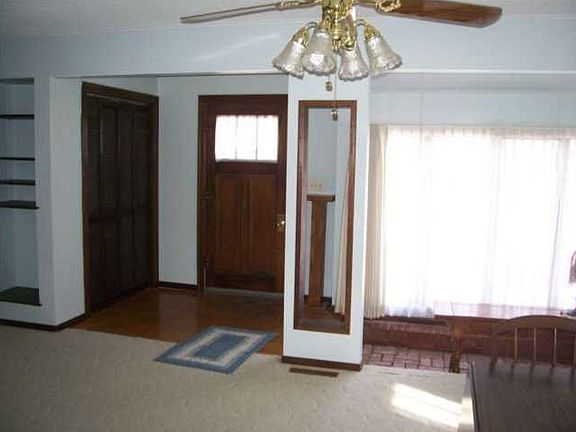 5th image of 303 S Washington St