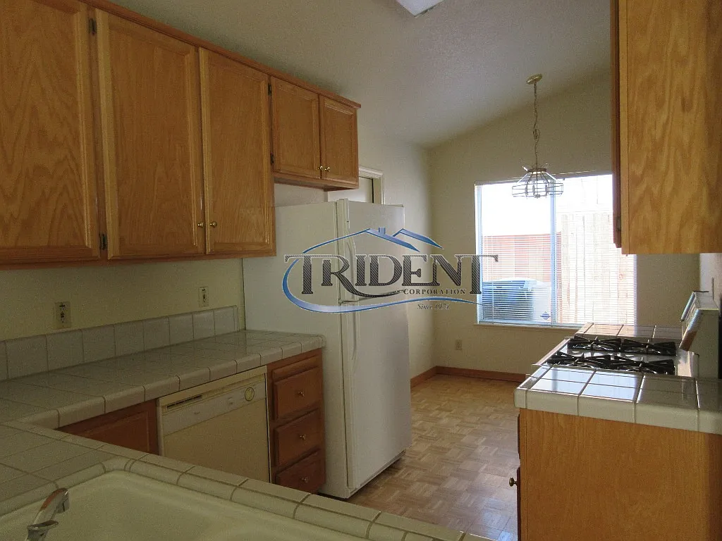 3 bed, 1367 sqft, $2,500 — Photo 4