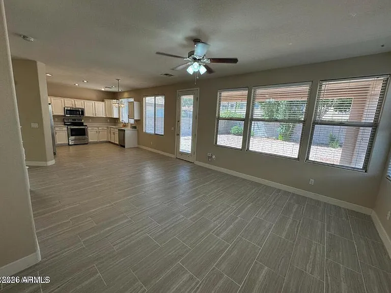 1470 W Armstrong Way — Photo 10
