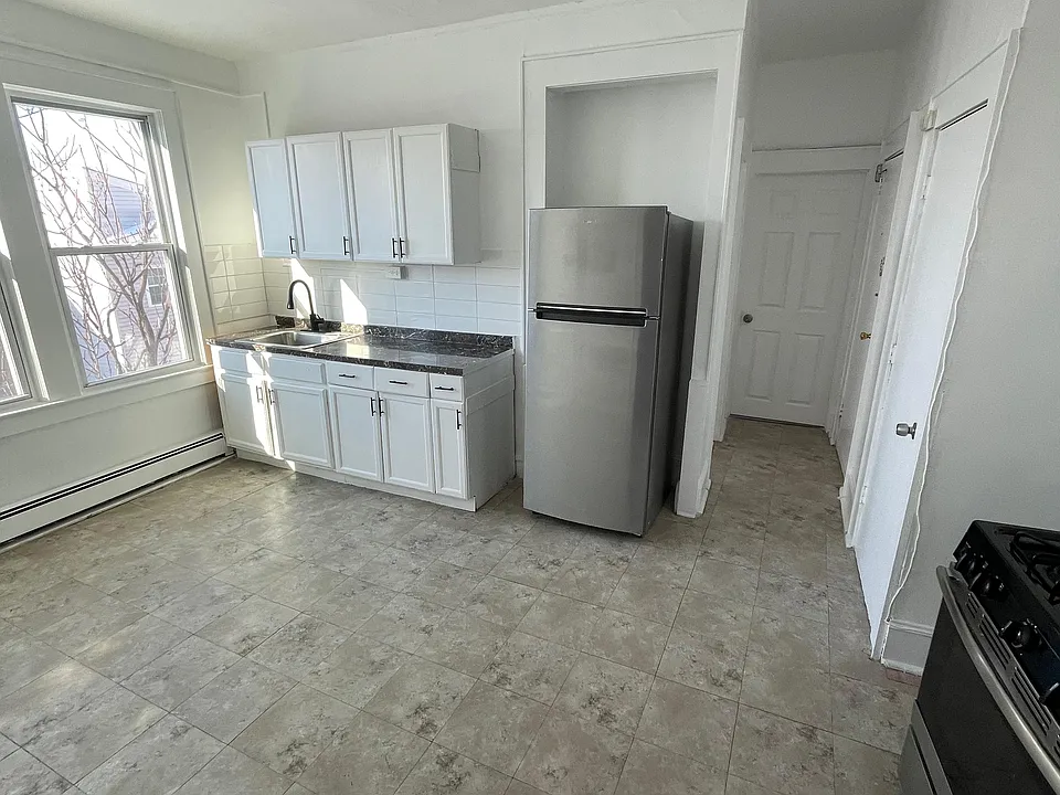 67 Fabyan Pl #3R