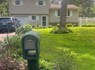 1 Duffield Rd, Coram, NY 11727