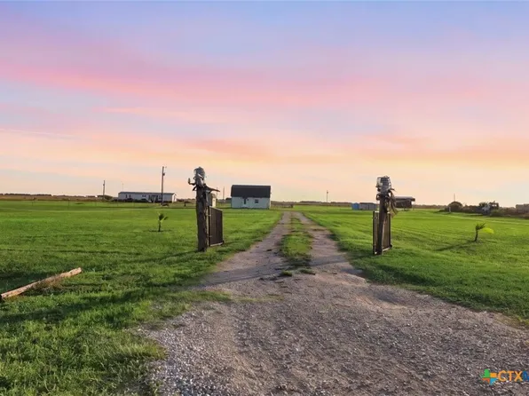 842 Wischkaemper Rd, Victoria, TX 77905
