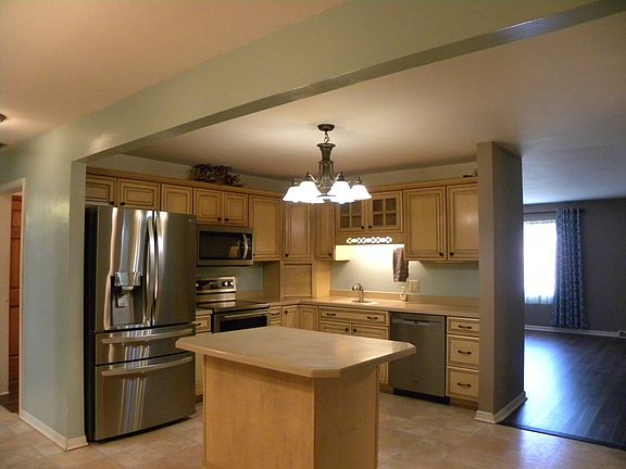 3rd image of 705 W Rustic St