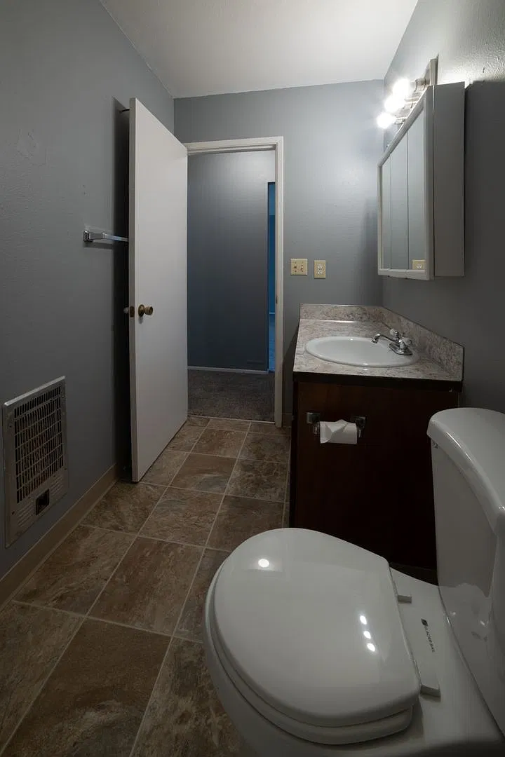 15631 NE Glisan St. — Photo 4