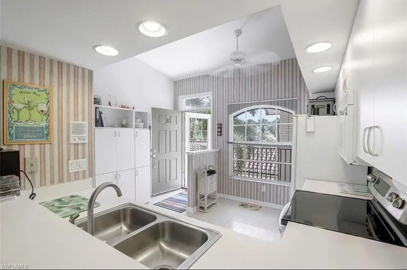 2 bed, 1116 sqft, $2,100 — Photo 3