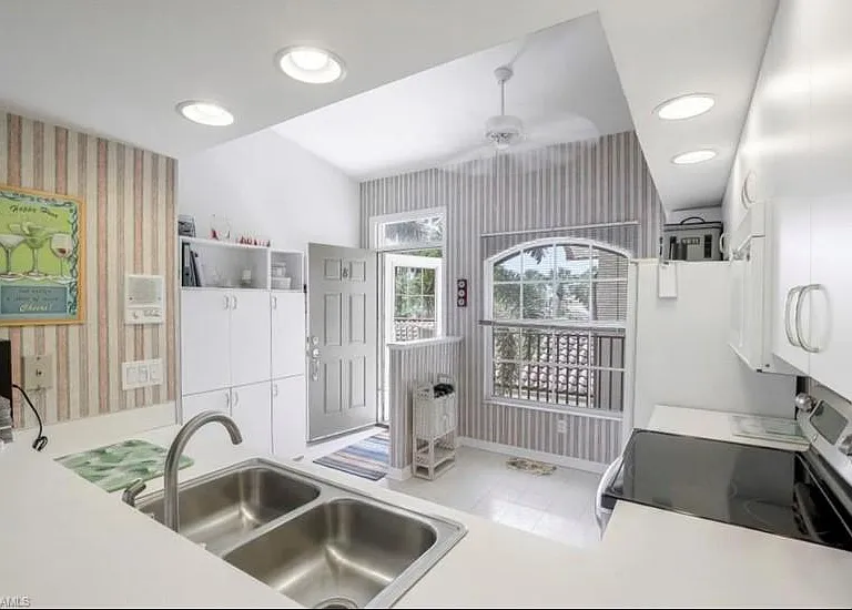 242 Newport Dr #508 — Photo 3