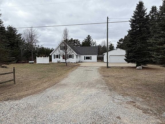 2nd image of 6455 N Geneva Rd