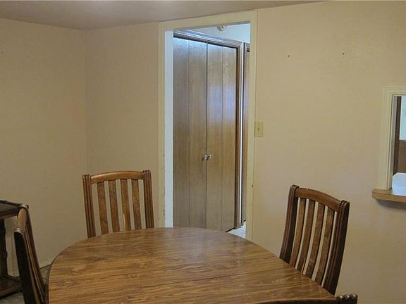 4th image of 618 E Almond St