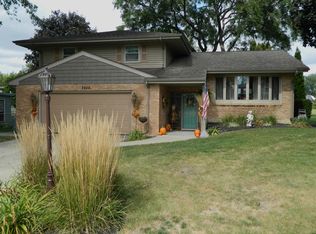 3838 Abbotsford Rd, Rockford, IL 61107